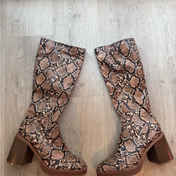 Snakeskin Pattern Knee-High Boots - Picture 1 of 5